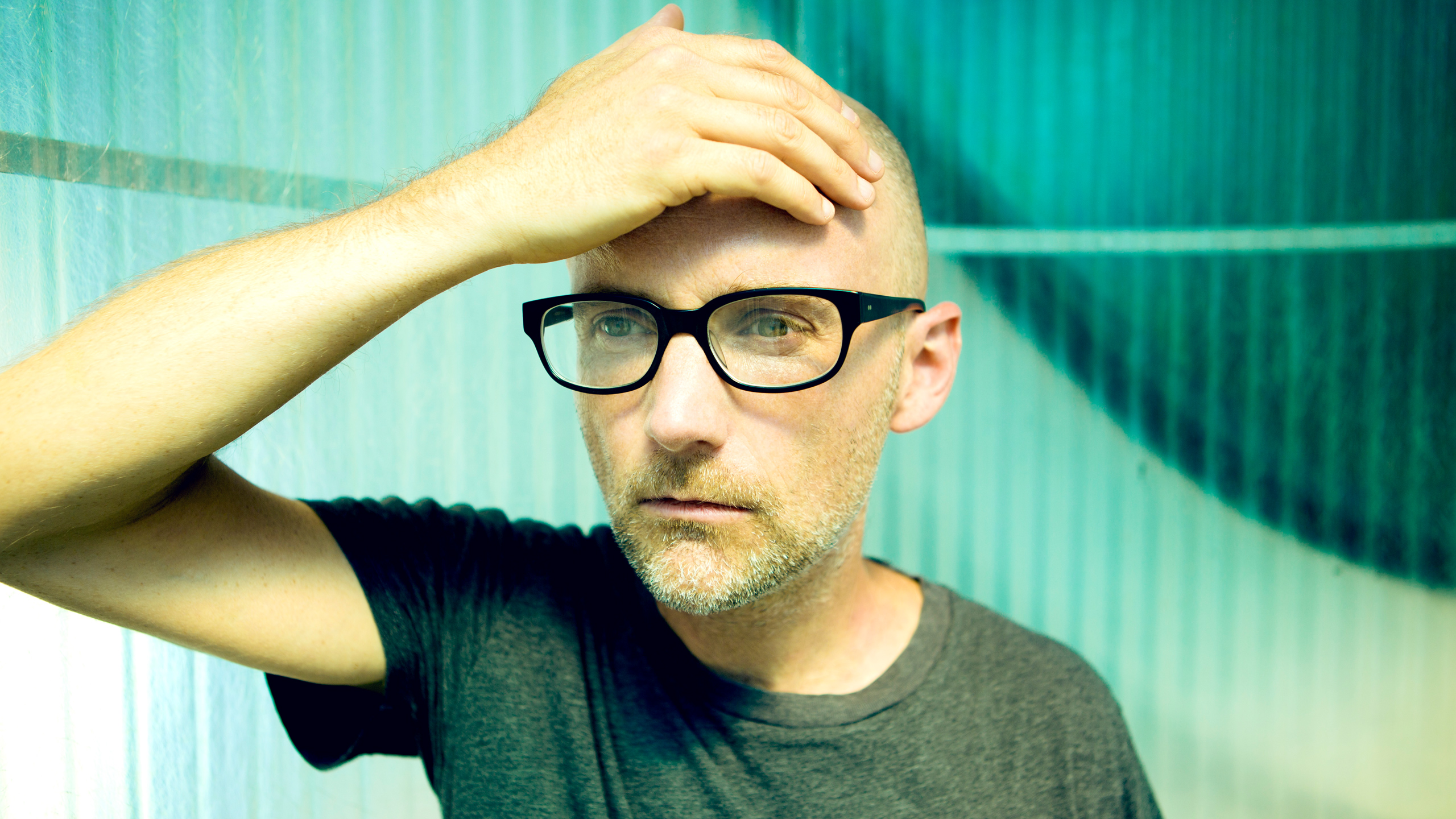 Moby antes de por fin, dejar de tocar.